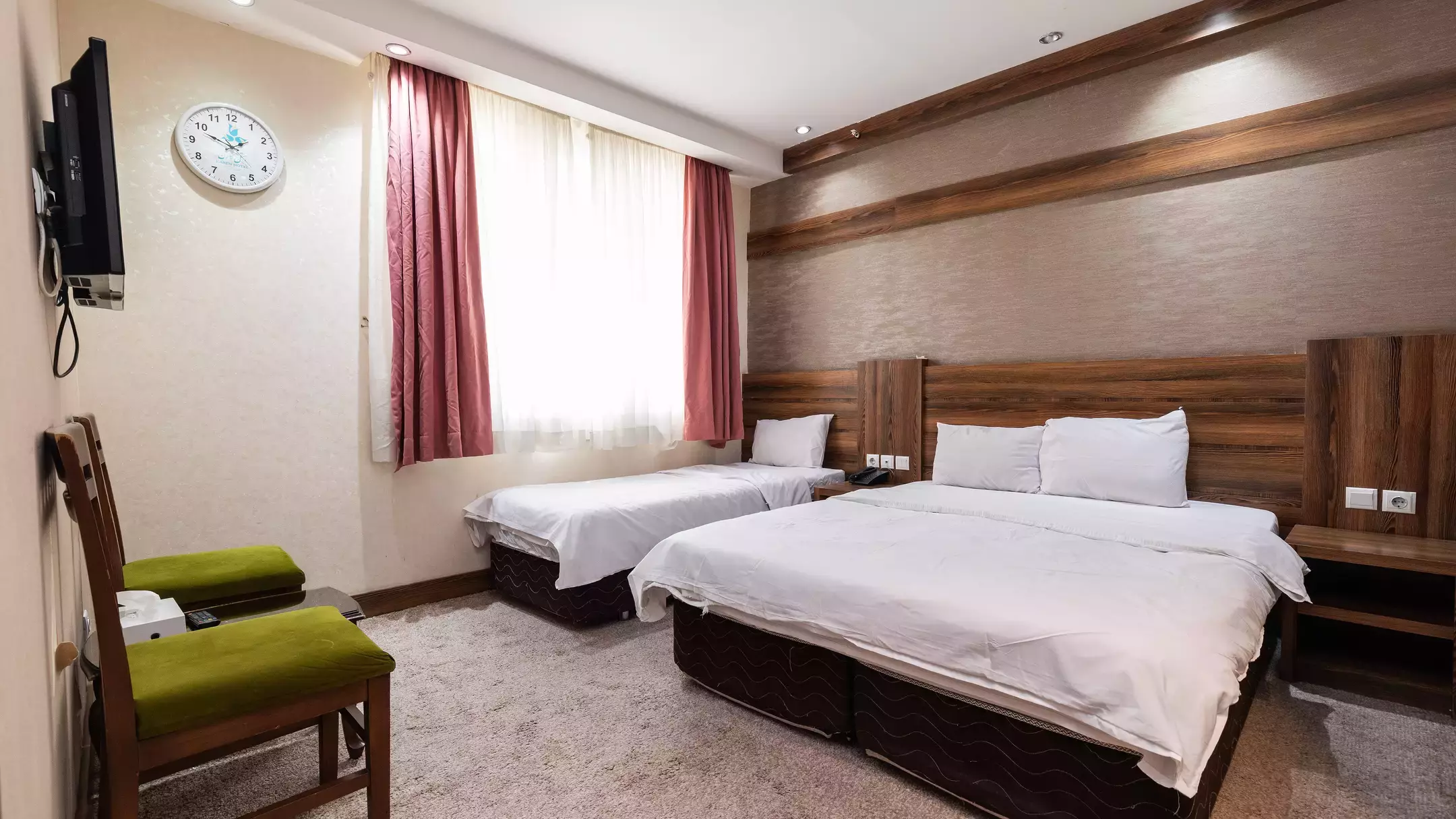 Alibaba https://cdn.alibaba.ir/ostorage/hotel-accommodation-images/67053311359857c3c5f4aa70_66e7e11d0865d826250ba74d_هتل کارن - اتاق سه تخته دبل سینگل (1).webp